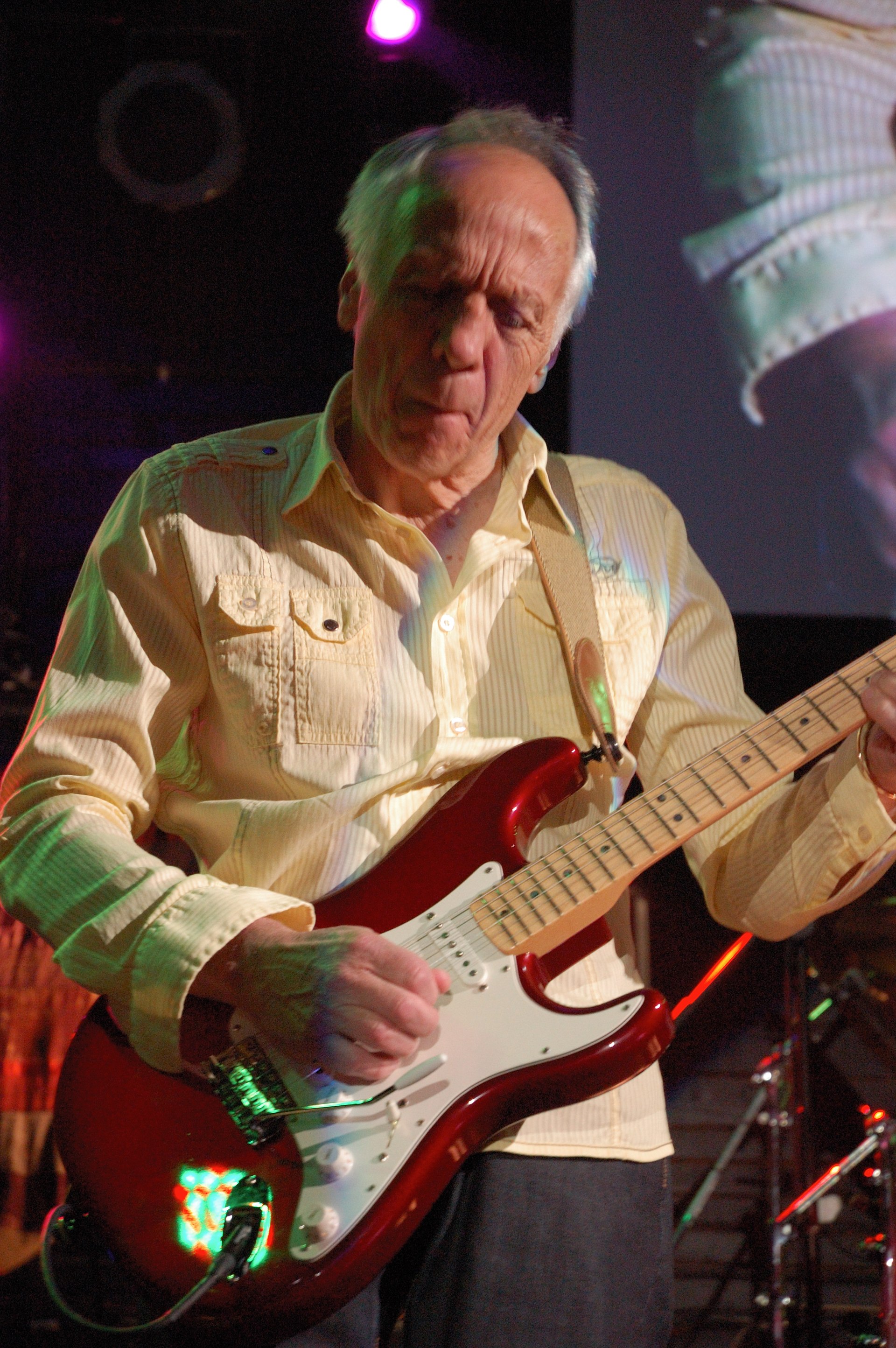 1920px-RobinTrower.jpg